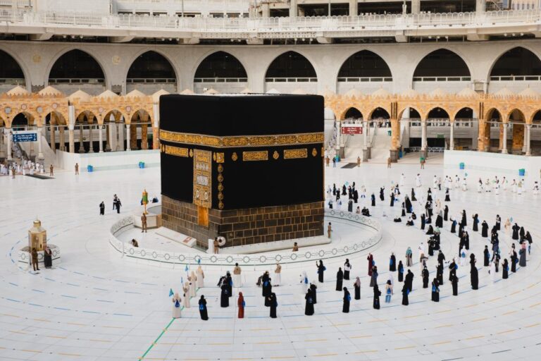Features Distinguishing IslamIn the Aspect of Worship